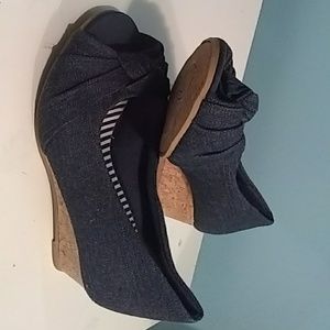 🚦 3 for $10 Denim peeptoe wedges size 3